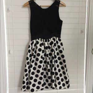 Ryu Adorable Black & White polka dot & lace dress